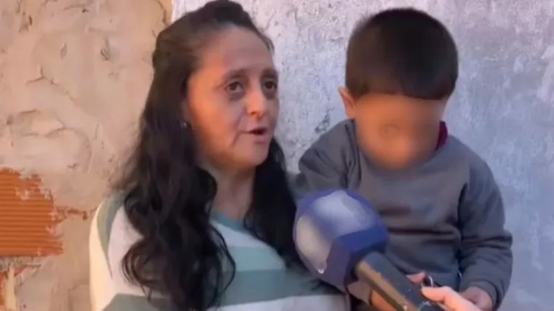 Usaron los datos de su hijo para sacar a otro nene del país: el drama de una madre rosarina